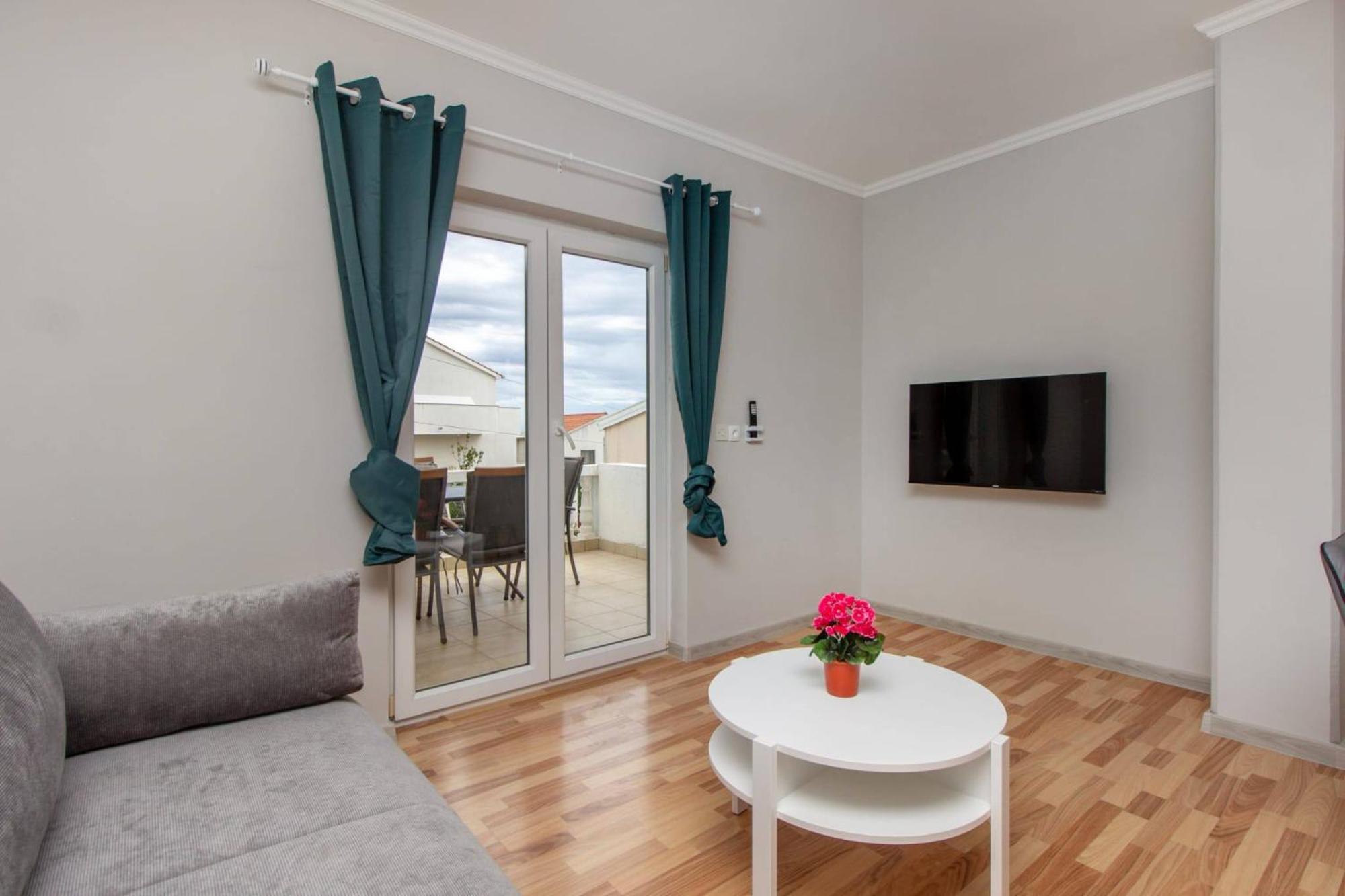 Apartments Alaga Tribalj Zewnętrze zdjęcie